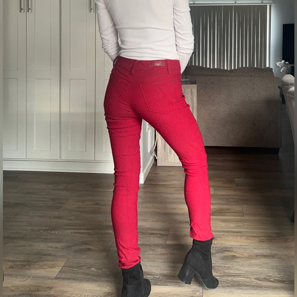 Red mid rise jeggings (comes to my belly button) Size 6